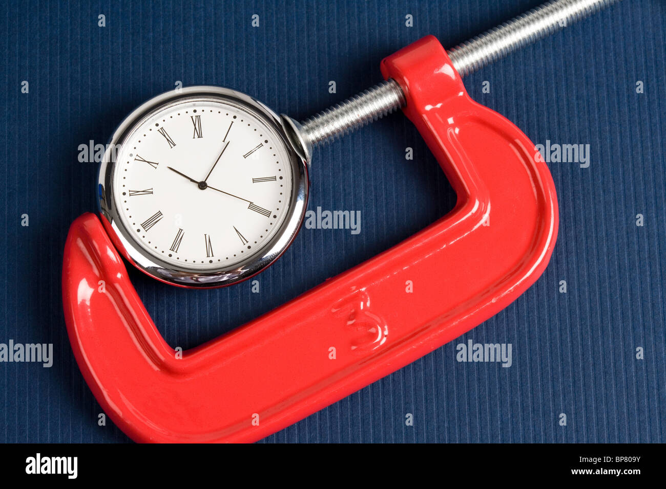 Vise Grip e orologio, concetto di occupato Foto Stock