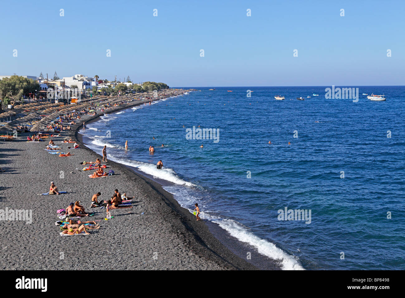 Spiaggia nera di Kamari, isola di Santorini, Cicladi, ISOLE DELL' EGEO, Grecia Foto Stock