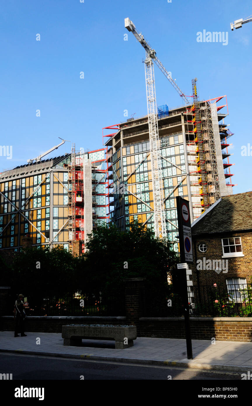 NEO Bankside sviluppo grattacielo in costruzione, Southwark, Londra, Inghilterra, Regno Unito Foto Stock