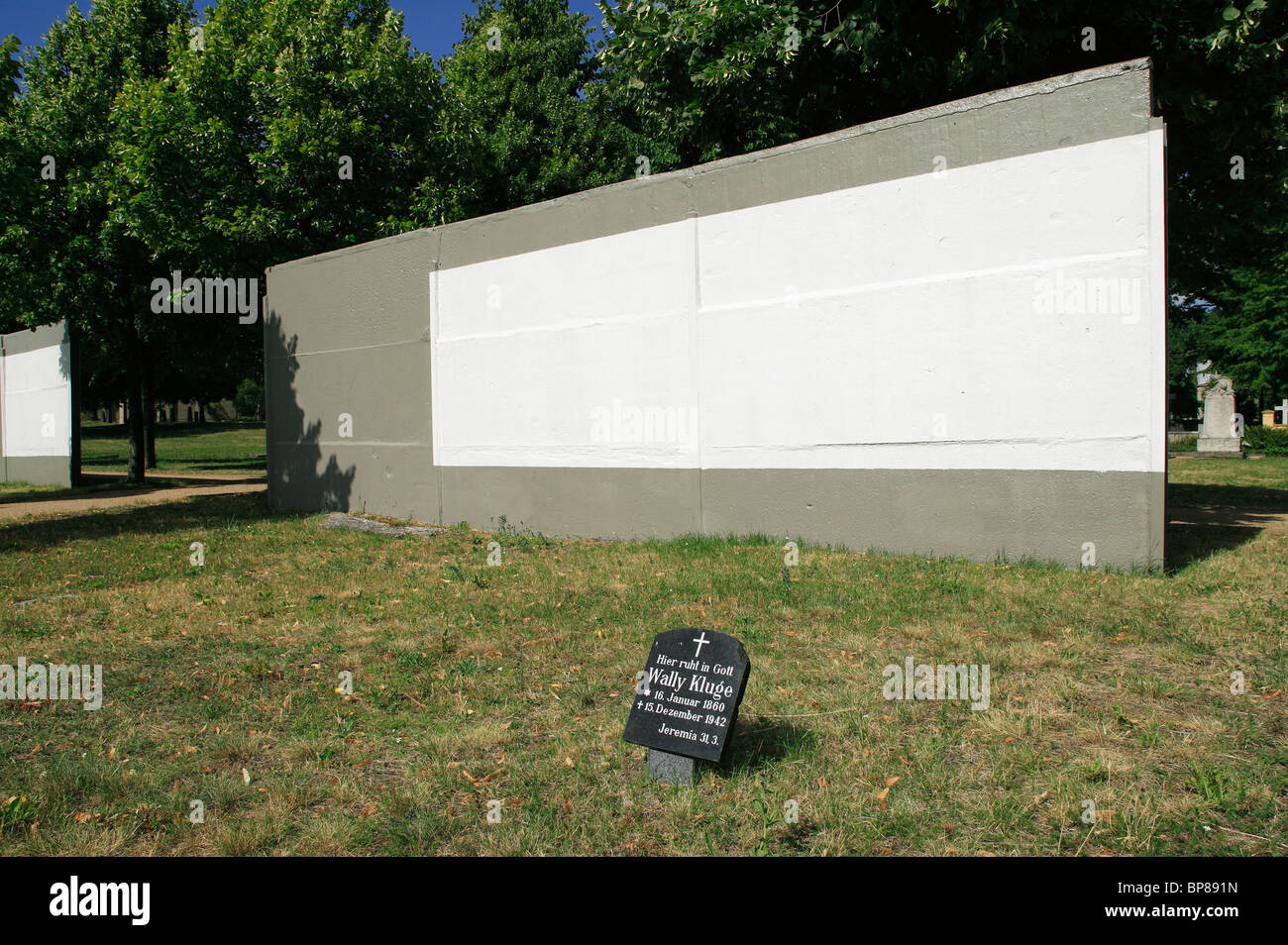 I resti del muro di Berlino in invalidi' cimitero, Berlino, Germania Foto Stock