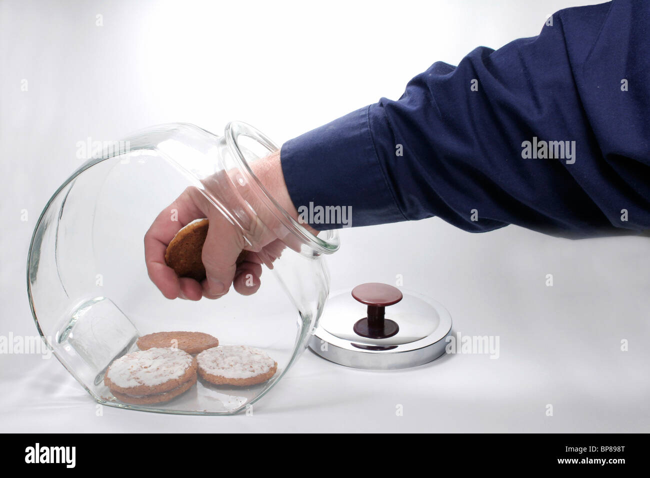 La mano nel cookie jar Foto Stock