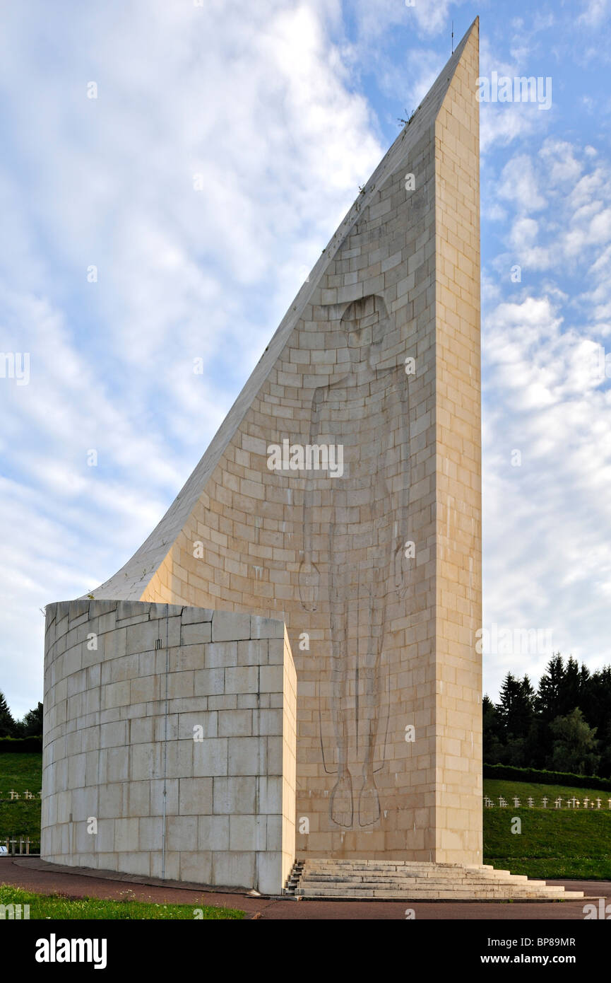 Monumento ai defunti a Natzweiler-Struthof, solo WW2 campo di concentramento dai nazisti sul territorio francese, Alsazia, Francia Foto Stock