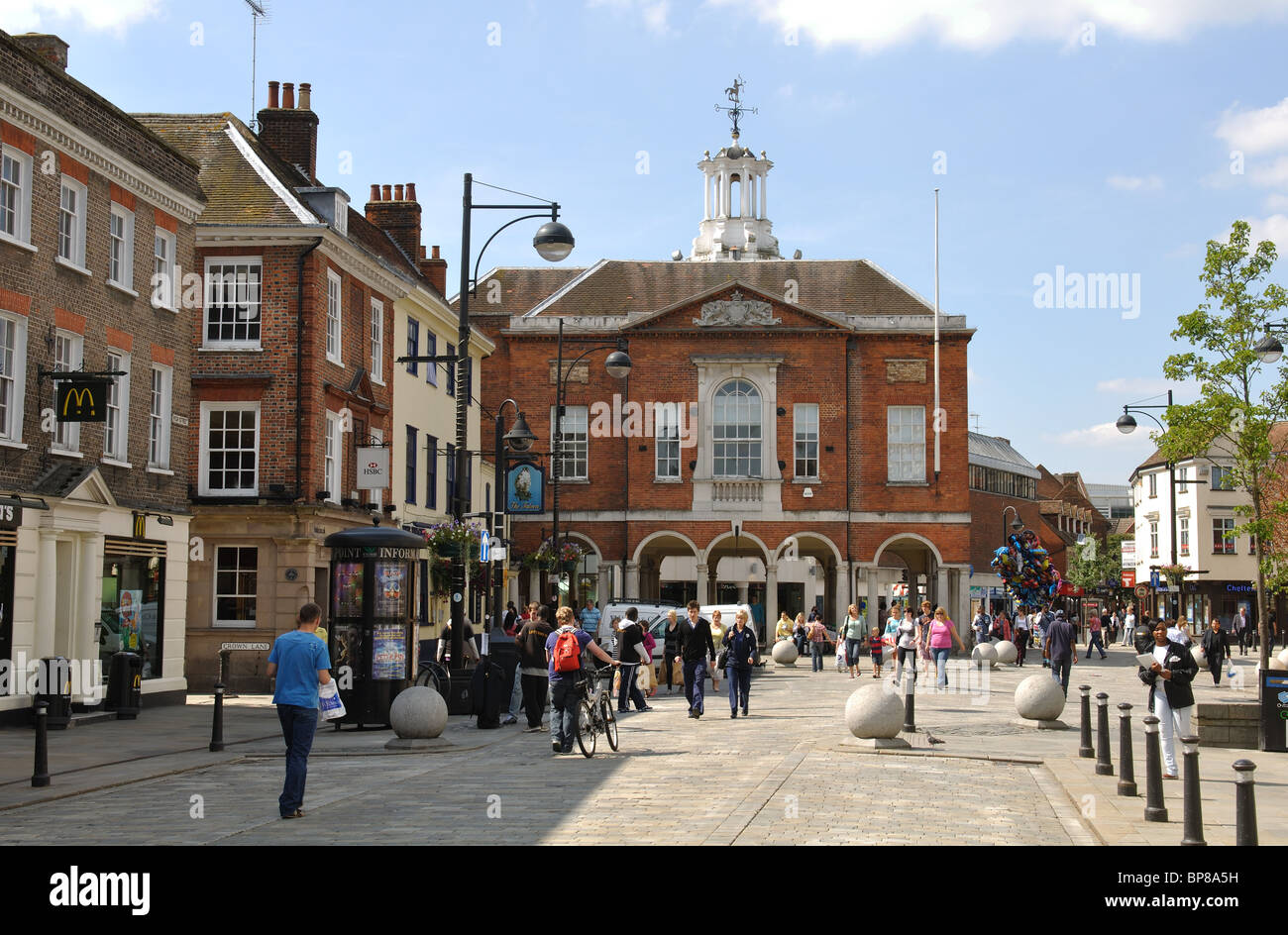 High Street e la Guildhall, High Wycombe, Buckinghamshire, Inghilterra, Regno Unito Foto Stock