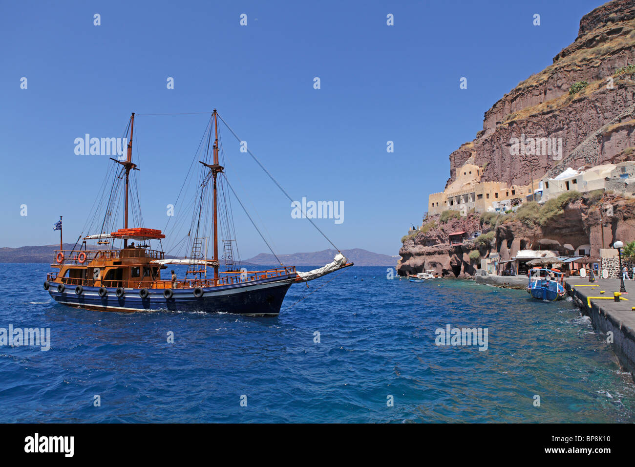 Escursione in barca al Porto di Fira, Santorini, Cicladi, ISOLE DELL' EGEO, Grecia Foto Stock