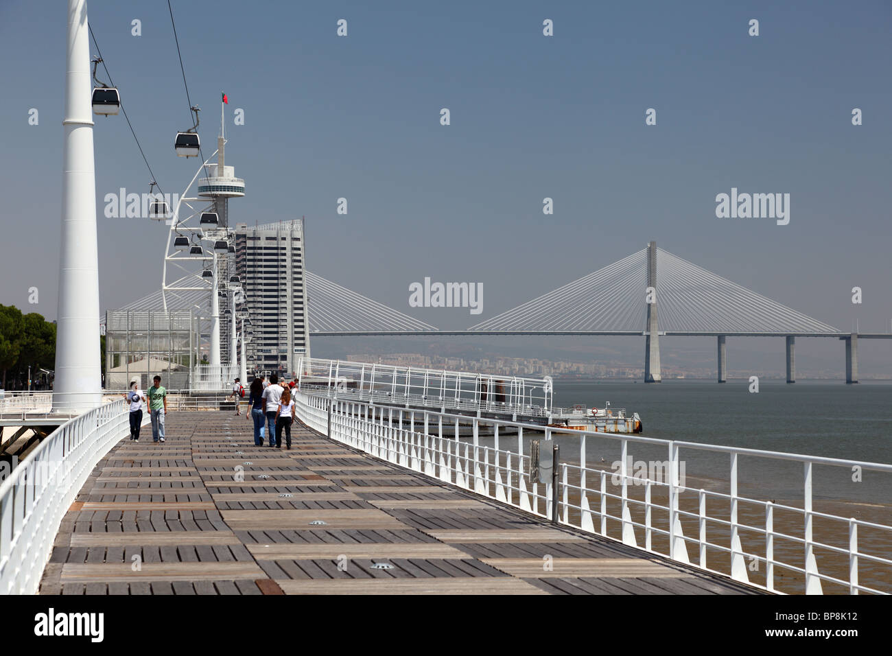 Passeggiata nel Parco delle nazioni, Lisbona Portogallo Foto Stock