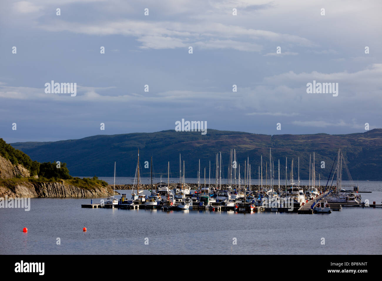 Barche a vela ormeggiata presso la marina a Portavadie, Argyll, Scozia Foto Stock