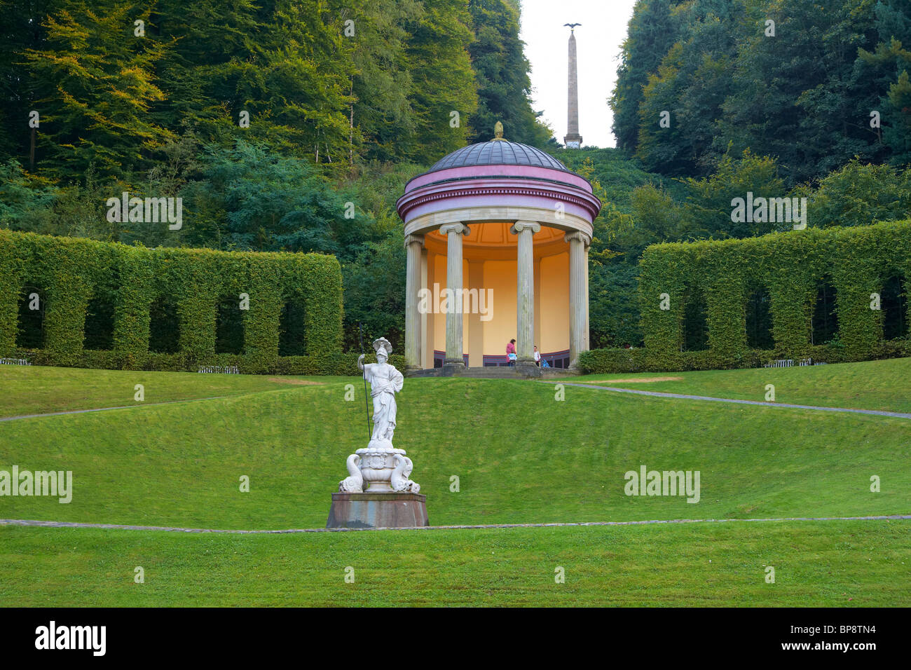 Park da Johann Moritz von Nassau-Siegen, cosiddetto anfiteatro, tempio di Cerere, la statua della dea Atena, sera tarda estate, Foto Stock