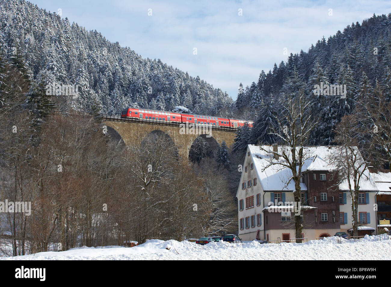 Inverno di mattina nella Hoellental, Treno, Foresta Nera, Baden-Wuerttemberg, Germania, Europa Foto Stock