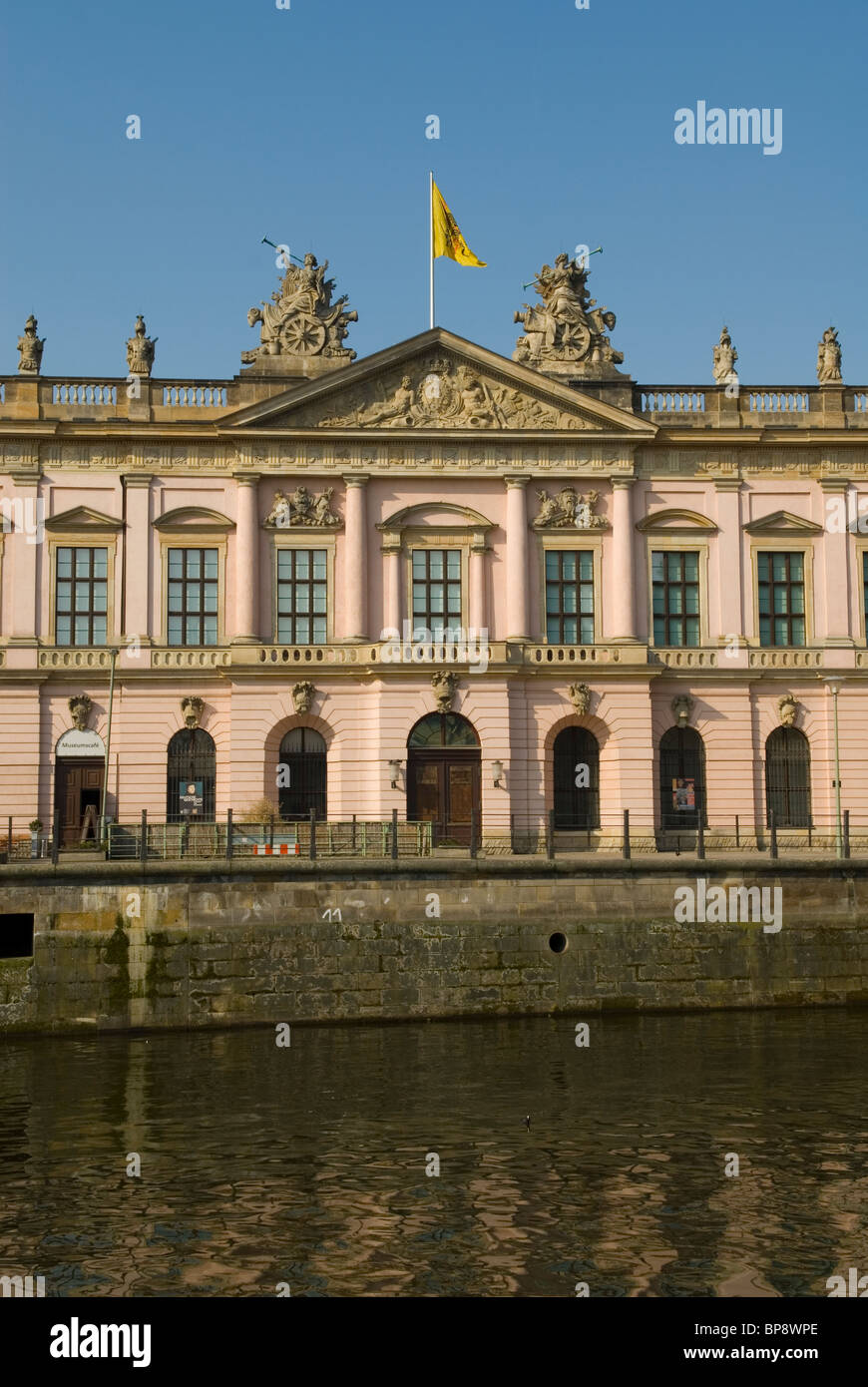 Zeughaus historisches , vecchio arsenale museum Unter den Linden Berlino Germania Foto Stock