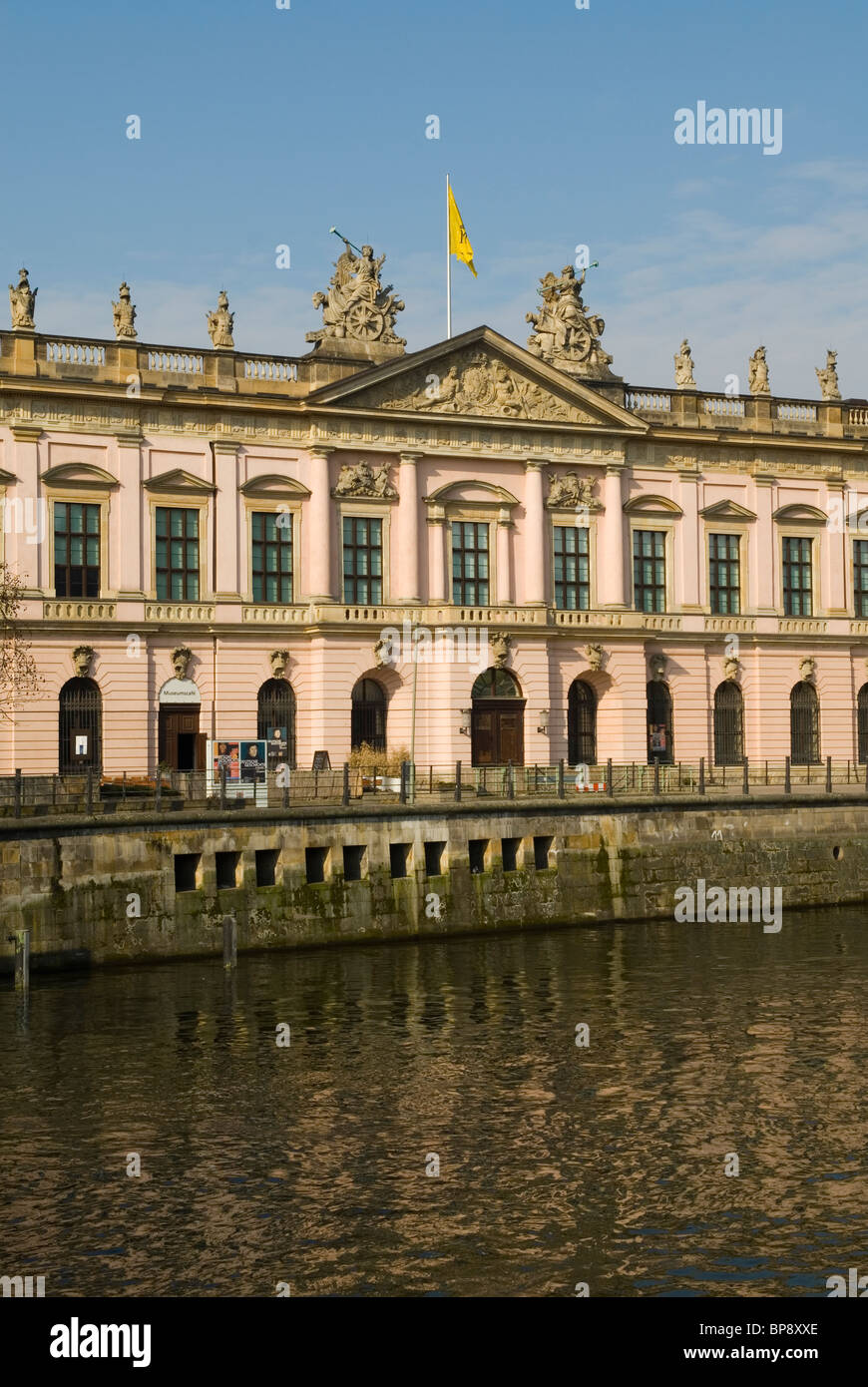 Zeughaus historisches , vecchio arsenale museum Unter den Linden Berlino Germania Foto Stock