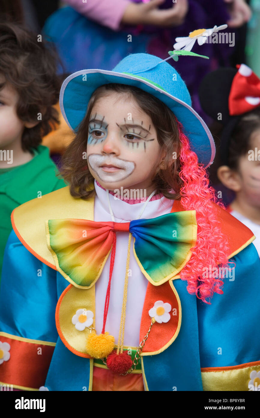 Bambina vestito come un clown a Carnevale, Funchal, Madeira, Portogallo  Foto stock - Alamy