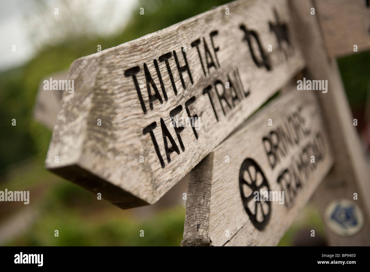 Seguire le indicazioni per Taff Sentiero di Monmouthshire e Brecon Canal at west calder on Usk, South Wales UK Foto Stock