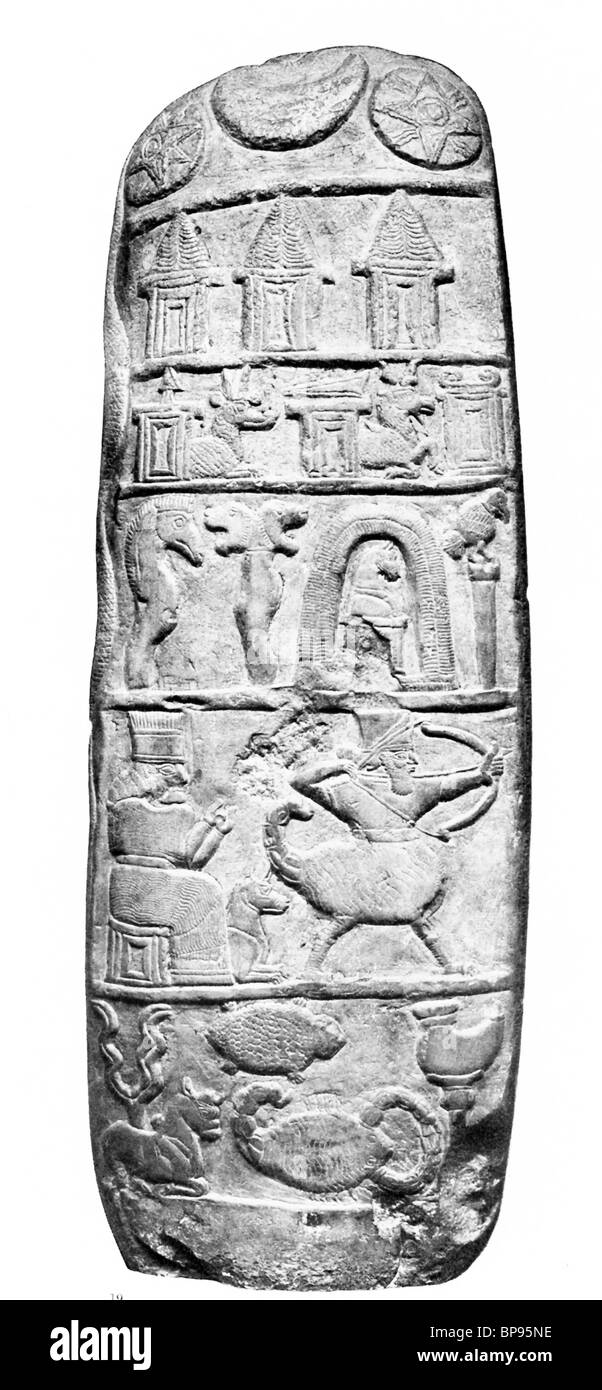 Cippo confinario di Ritti-Marduk con informazioni circa gli dèi' simboli e zodiaco in tempo di Babilonia di Nabucodonosor I , c 1120 BC Foto Stock
