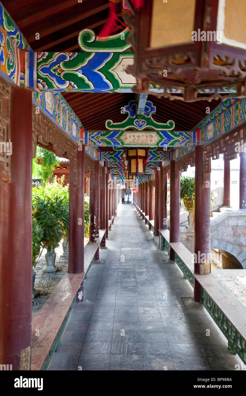 Famiglia um Mansion, la città vecchia di Lijiang, nella provincia dello Yunnan in Cina Foto Stock