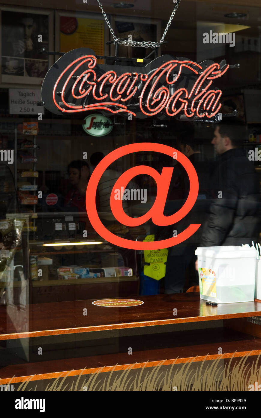 Cocacola neon di segno e simbolo di Internet Foto Stock