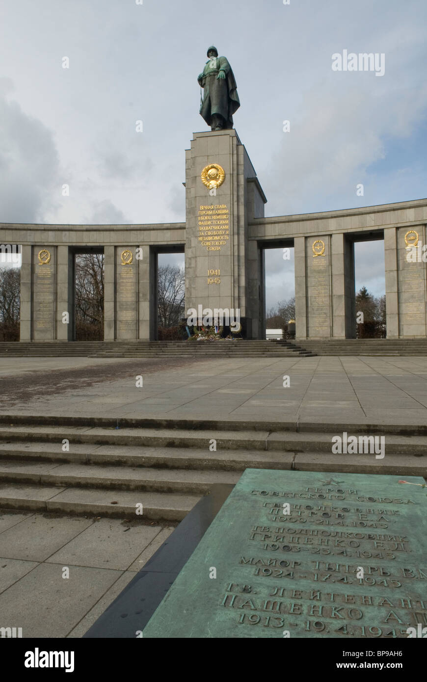 La guerra sovietica memorial Tiergarten Berlino Germania Foto Stock