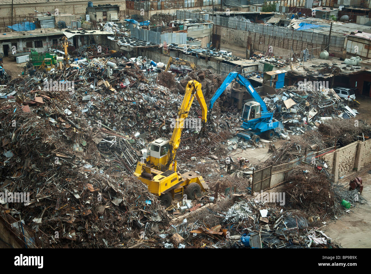 Scrapyard in metallo nel centro di riciclaggio Beirut Libano Medio Oriente Foto Stock