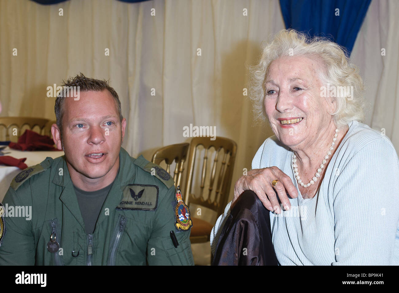 Dame Vera Lynn assiste la Royal Air Forces Association in Airshow Shoreham Airport. Giorno 1. Il 21 agosto 2010. Foto Stock