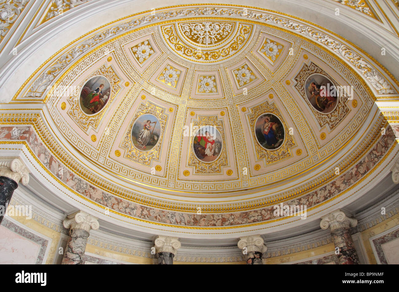 Nicchia nella parte orientale del Padiglione Hall, membro Hermitage Museum di San Pietroburgo, regione nord-occidentale, la Russia Foto Stock