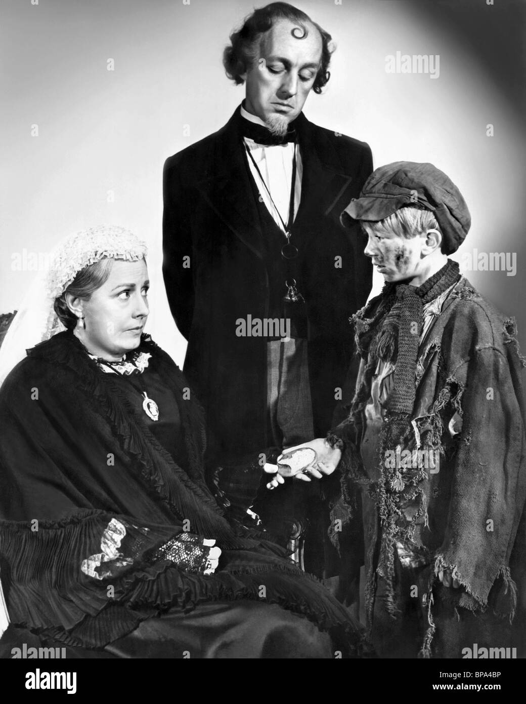 IRENE DUNNE, Alec Guinness, ANDREW RAY, IL MUDLARK, 1950 Foto Stock