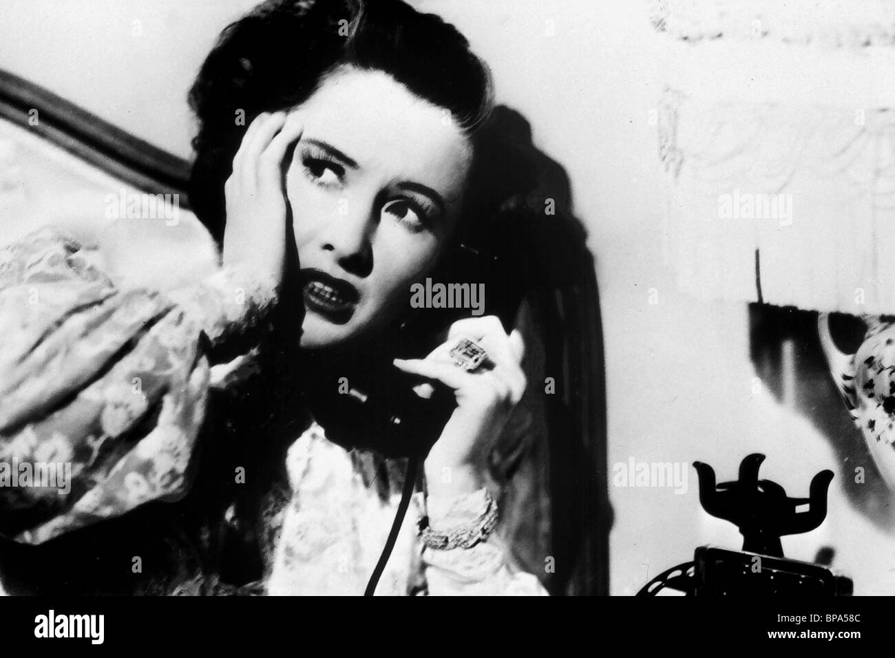 BARBARA STANWYCK spiacenti numero sbagliato (1948) Foto Stock