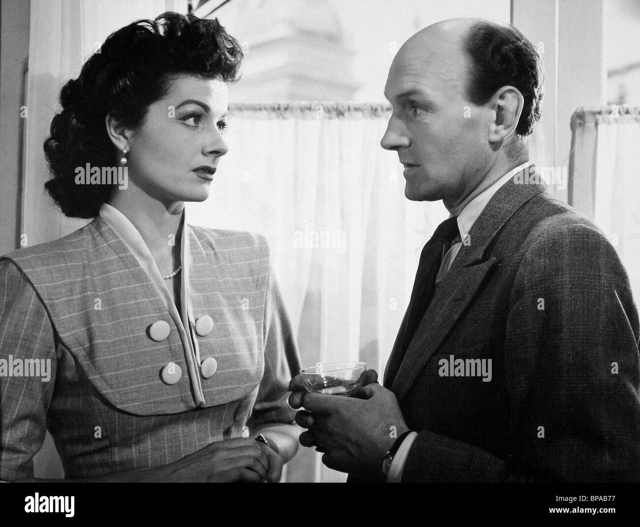 MARGARET LOCKWOOD, MAURICE DENHAM, cercare prima di amore, 1948 Foto Stock