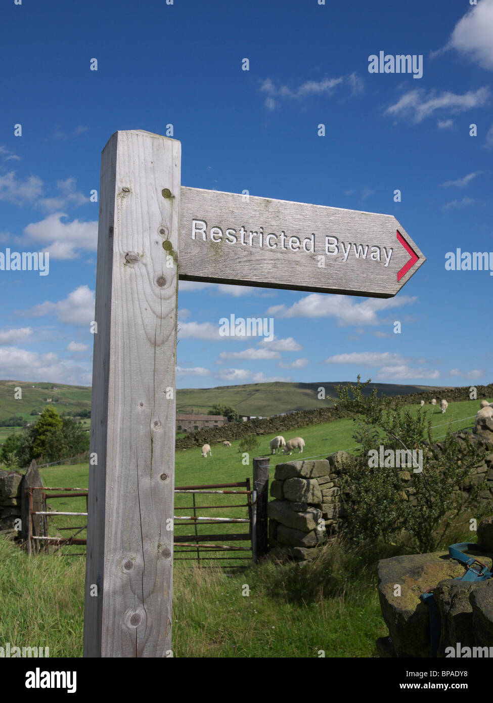 Limitato Byway segno, Saddleworth,Lancashire,l'Inghilterra,UK. Foto Stock