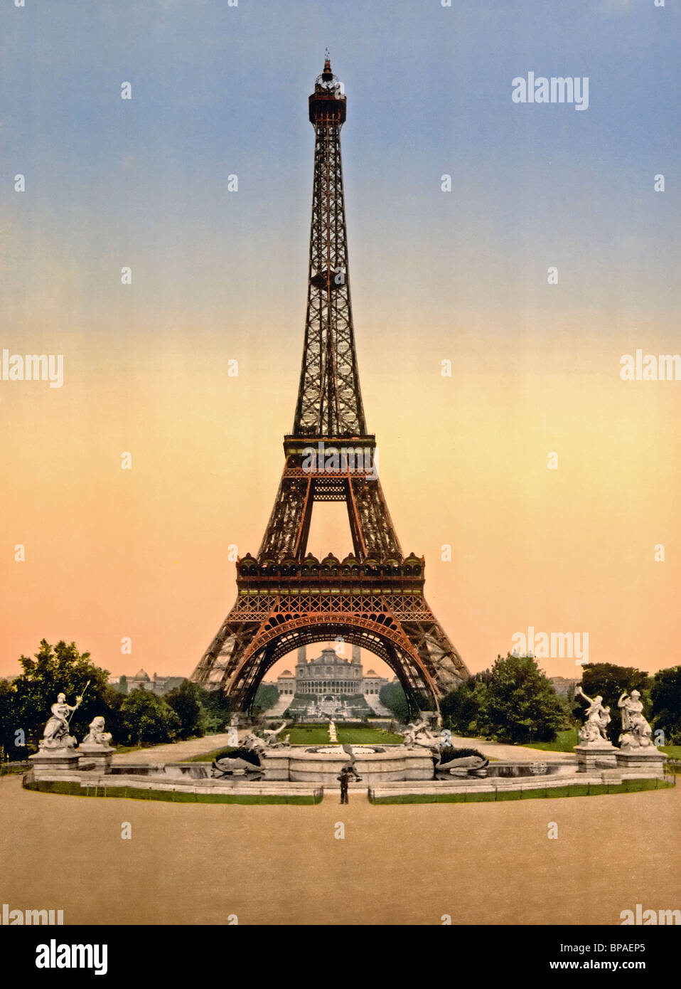Torre Eiffel, full-vista guardando verso il Trocadero, Esposizione Universale, 1900, Parigi, Francia Foto Stock