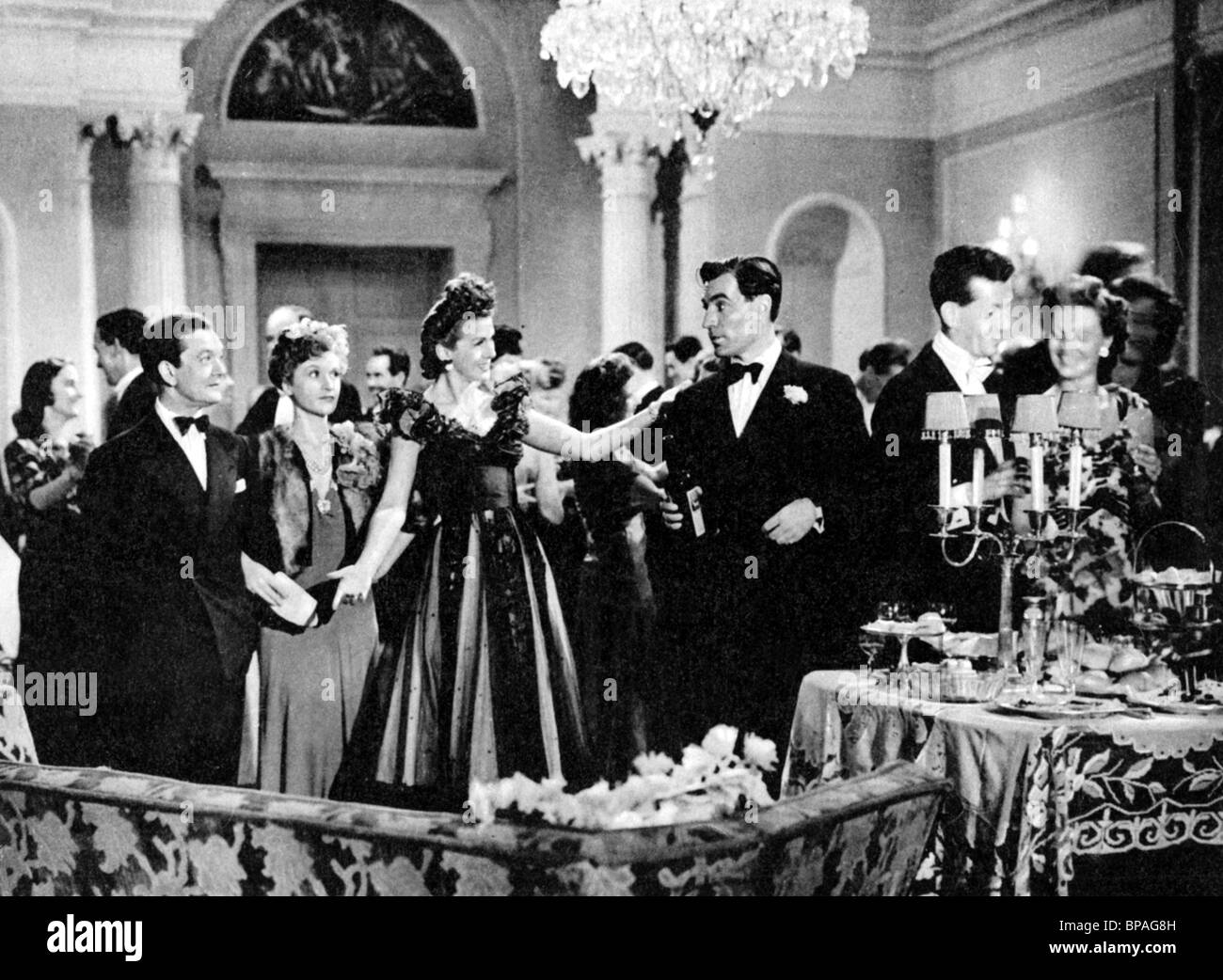 BOBBY HOWES, BARBARA MULLEN, PATRICIA BURKE, DAVID FARRAR, omicidio nei FOOTLIGHTS, 1946 Foto Stock