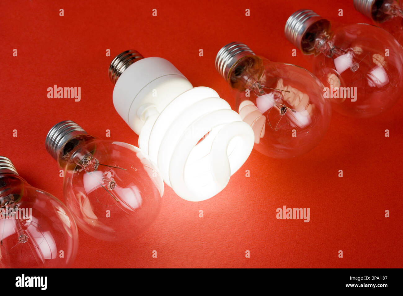 Lampada compatta a fluorescenza e luce al tungsteno lampadina Foto Stock