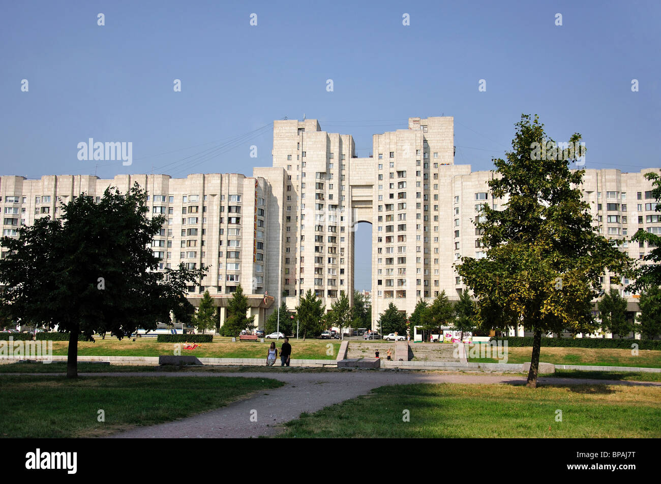 Edifici di appartamenti nella periferia di San Pietroburgo, regione nord-occidentale, la Russia Foto Stock