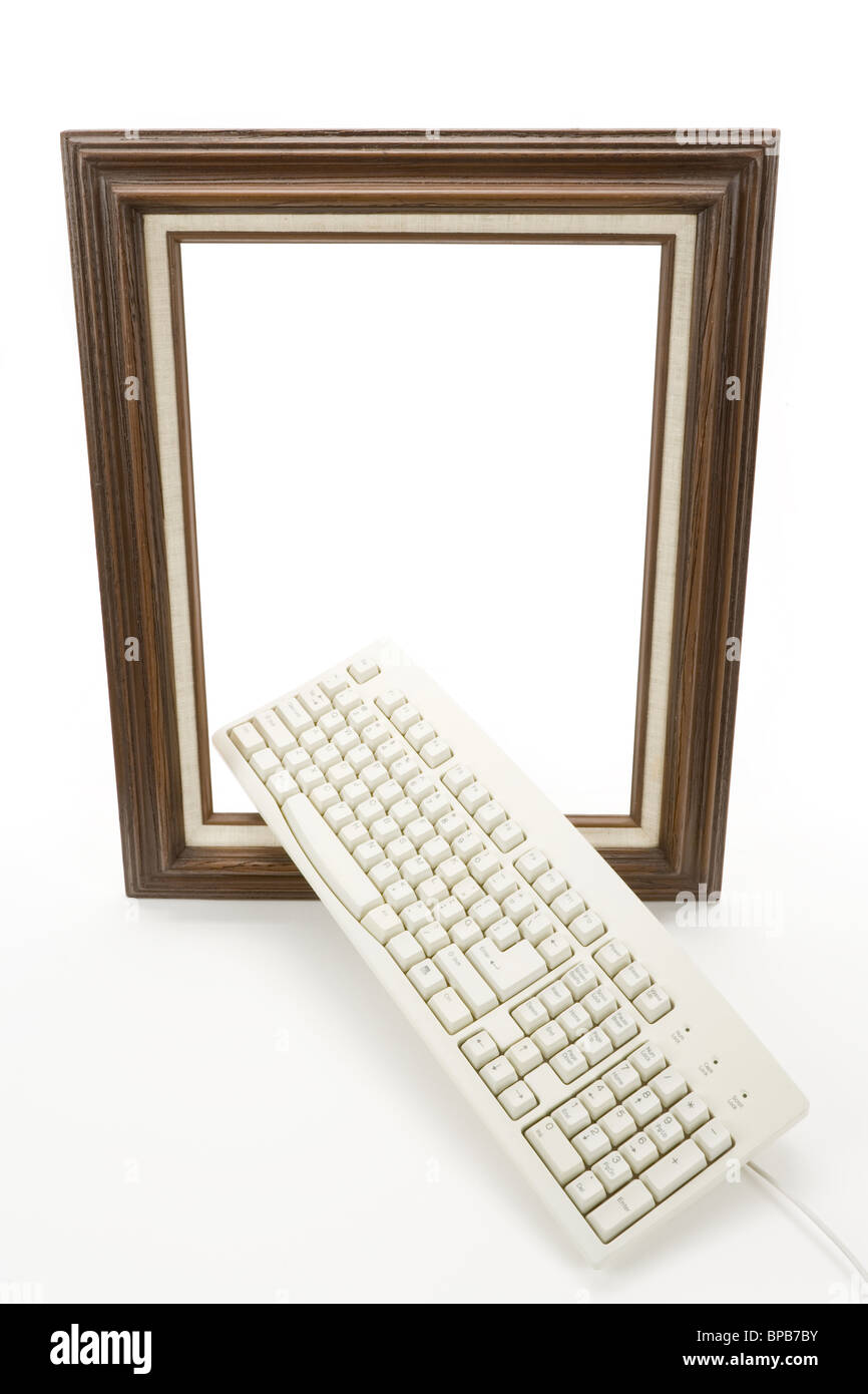 Legno Picture Frame e la tastiera del computer, il concetto di arte digitale produrre Foto Stock