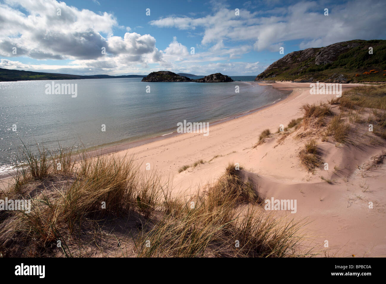 Spiaggia deserta a Gruinard Bay Wester Ross Highlands scozzesi Scotland Regno Unito Foto Stock