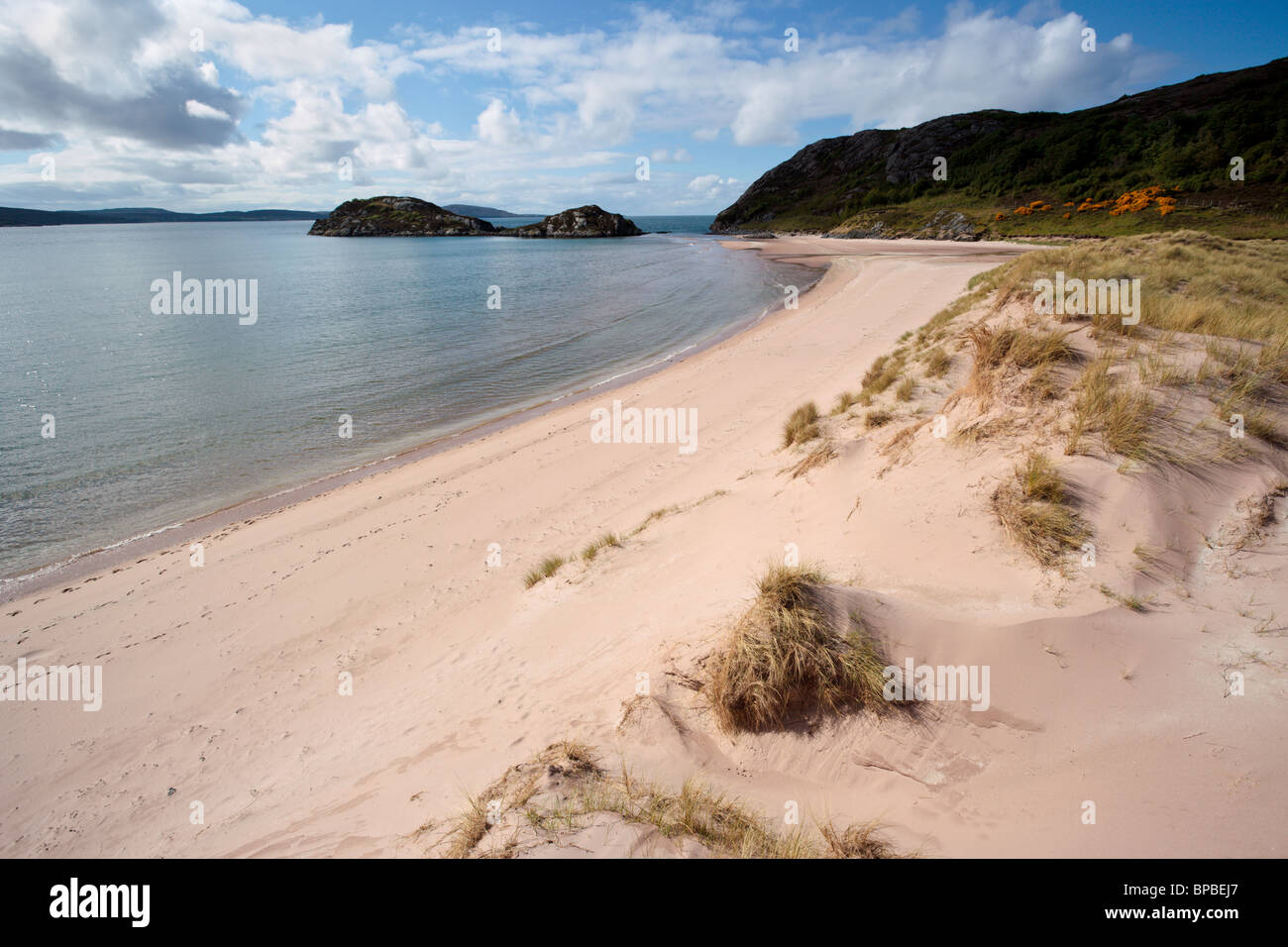 Spiaggia deserta a Gruinard Bay Wester Ross Highlands scozzesi Scotland Regno Unito Foto Stock