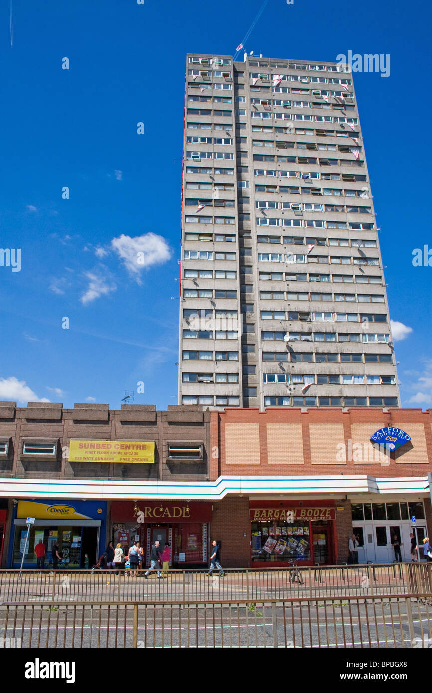 Salford Shopping City Shopping Centre e torre residenziale blocco, Salford, Greater Manchester. Regno Unito Foto Stock