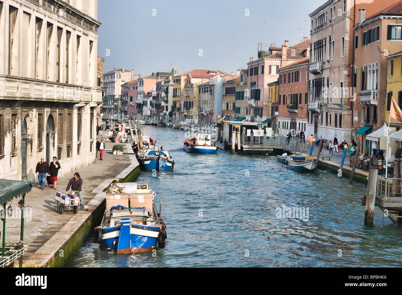 Canale di Cannaregio in mattinata a Venezia, Italia. Foto Stock