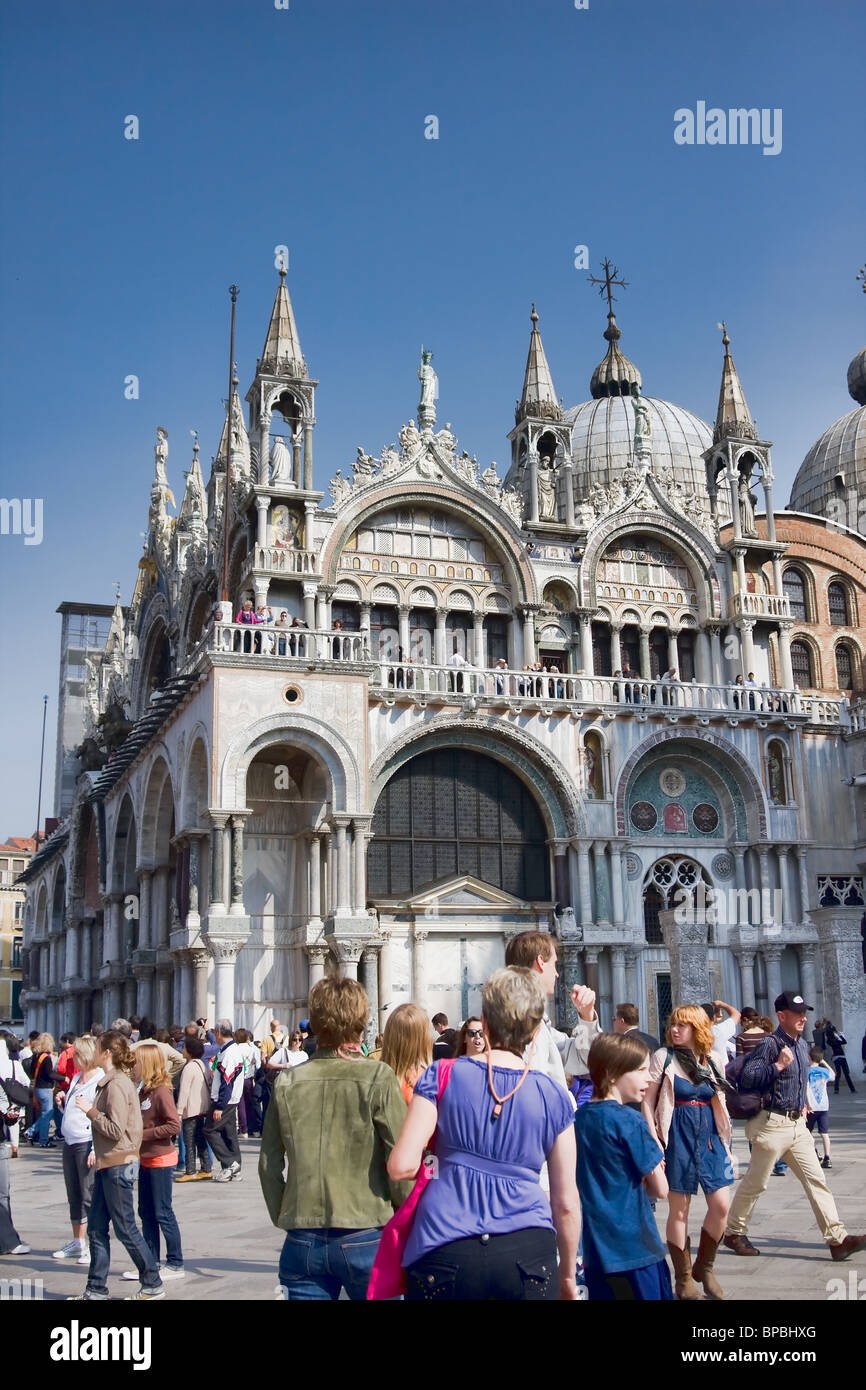 Turisti in Piazza San Marco in mattinata a Venezia, Italia. Foto Stock
