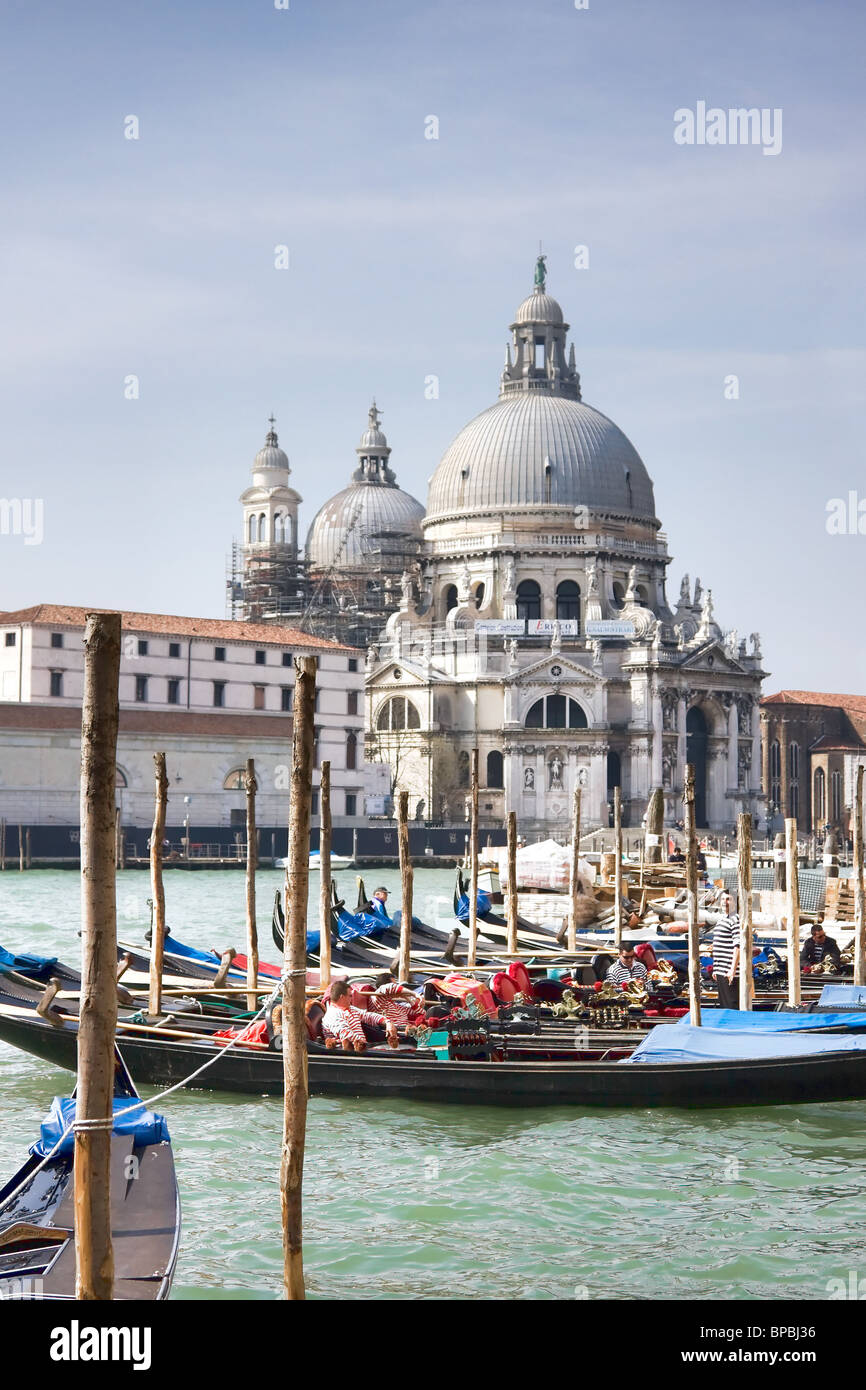Venezia, Italia - aprile 08: il Canal Grande e la chiesa di Santa Maria della Salute la Basilica di Aprile 08, 2009 a Venezia, Italia. Foto Stock
