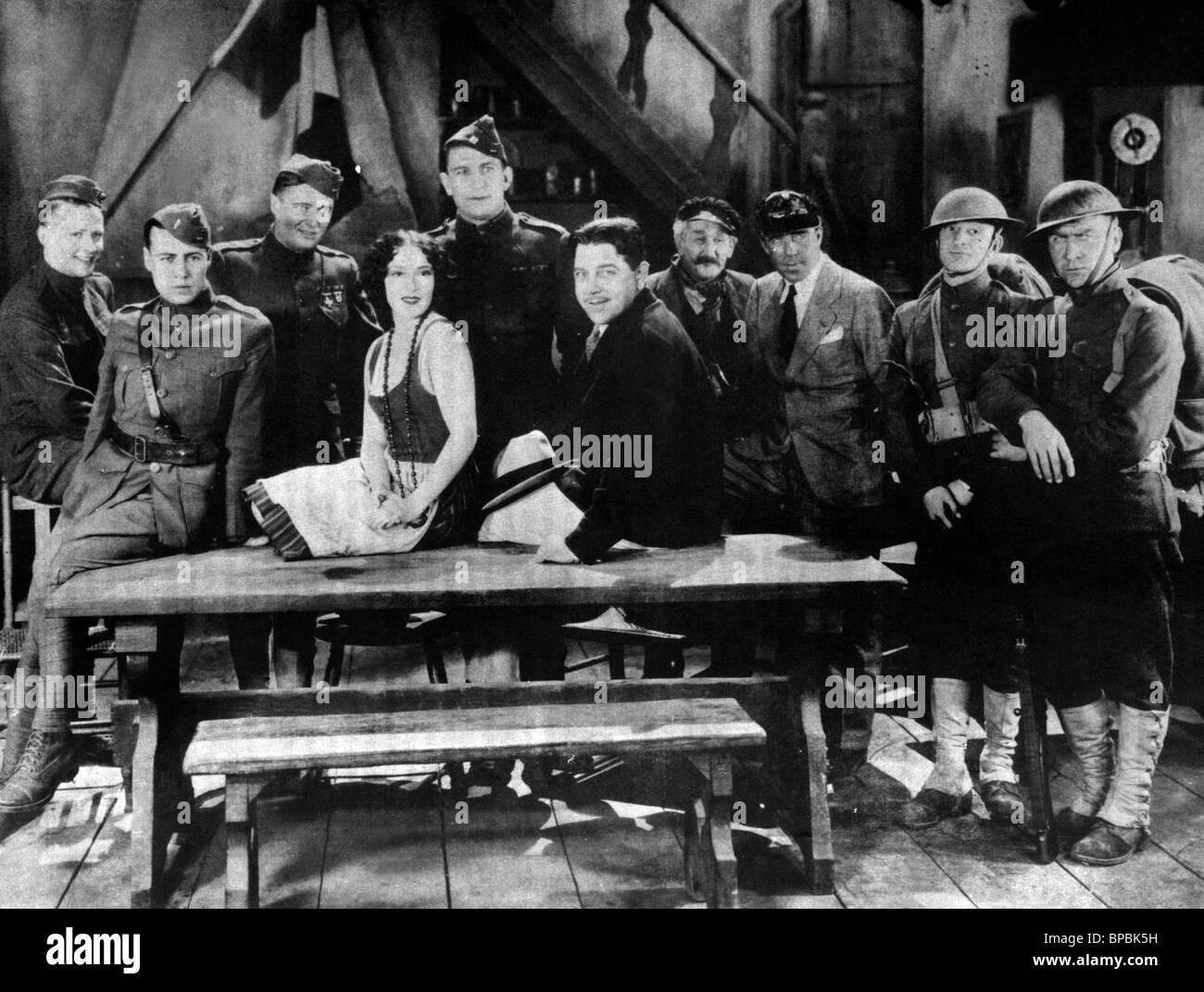 JACK PENNICK, Leslie Fenton, Edmund Lowe, Dolores DEL RIO, VICTOR MCLAGLEN, AGOSTO TOLLAIRE, RAOUL WALSH, SAMMY COHEN, TED MCNAMARA, quale prezzo gloria Foto Stock