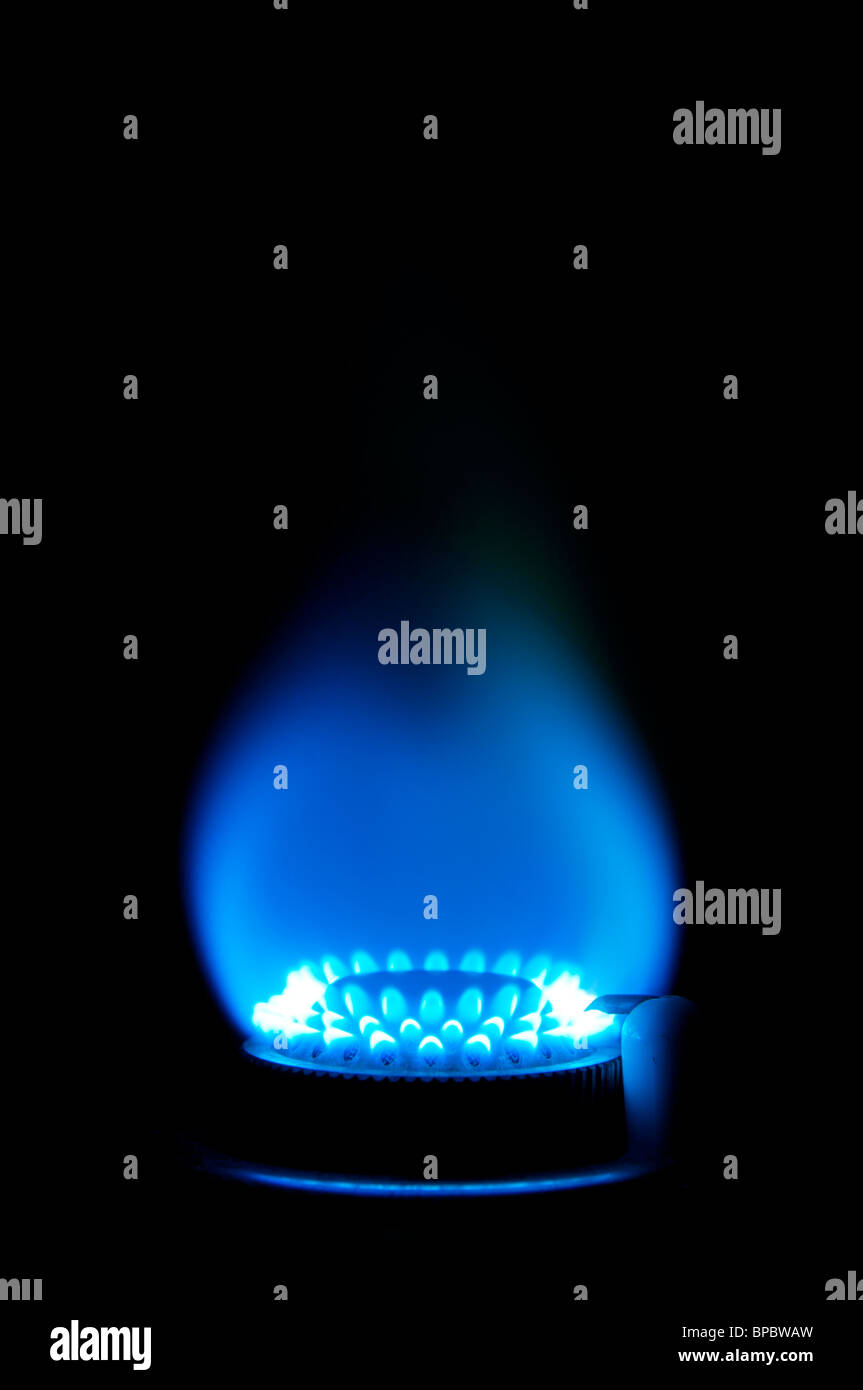Bruciatore a gas fiamma blu immagini e fotografie stock ad alta risoluzione  - Alamy