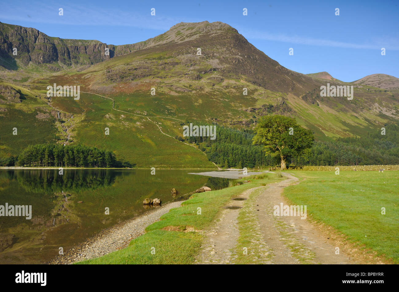 Buttermere con alto stile al di là di Foto Stock