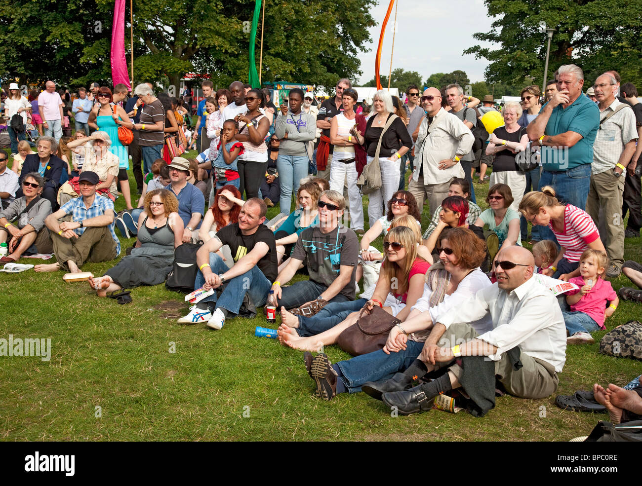 Folla guardando un muscial prestazioni a Edinburgh Mela, 2010 Foto Stock