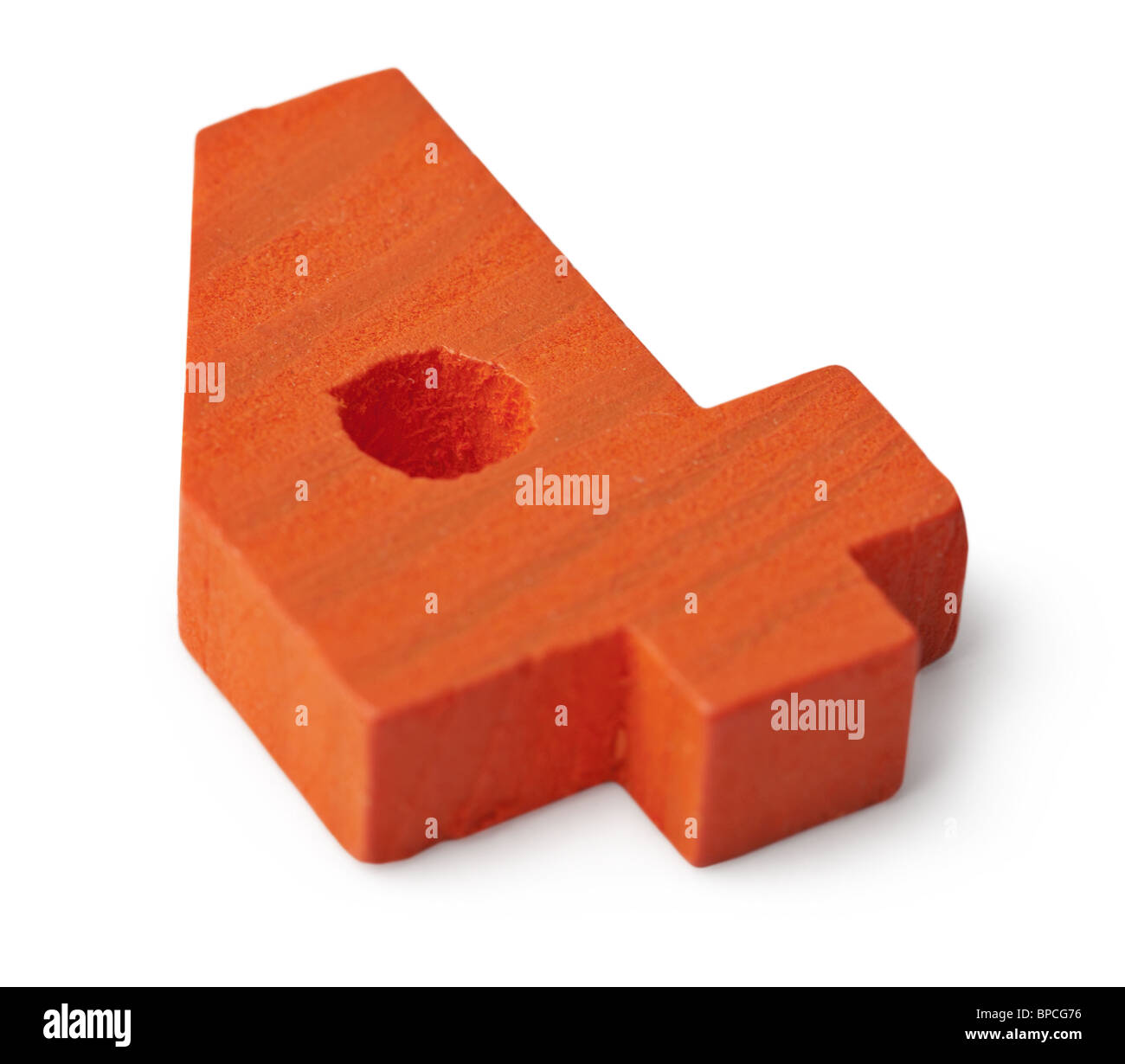 Arancione giocattolo di legno figura quattro su sfondo bianco Foto Stock