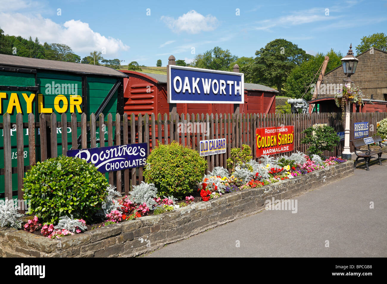 Oakworth stazione ferroviaria, Keighley e Worth Valley Railway, Oakworth, West Yorkshire, Inghilterra, Regno Unito. Foto Stock