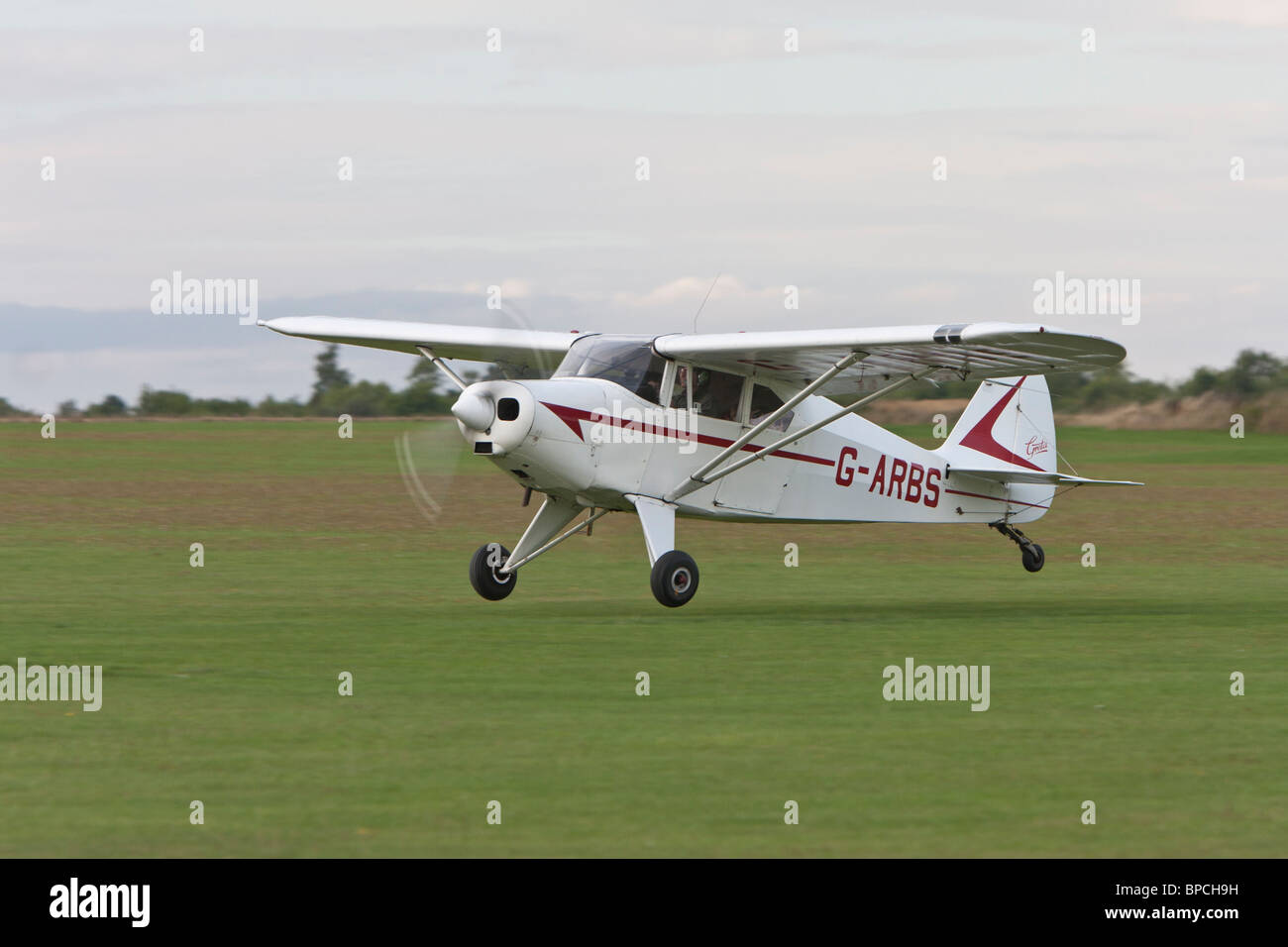 Piper PA-22 Tri-pacer, reg G-ARBS, a Sywell Foto Stock