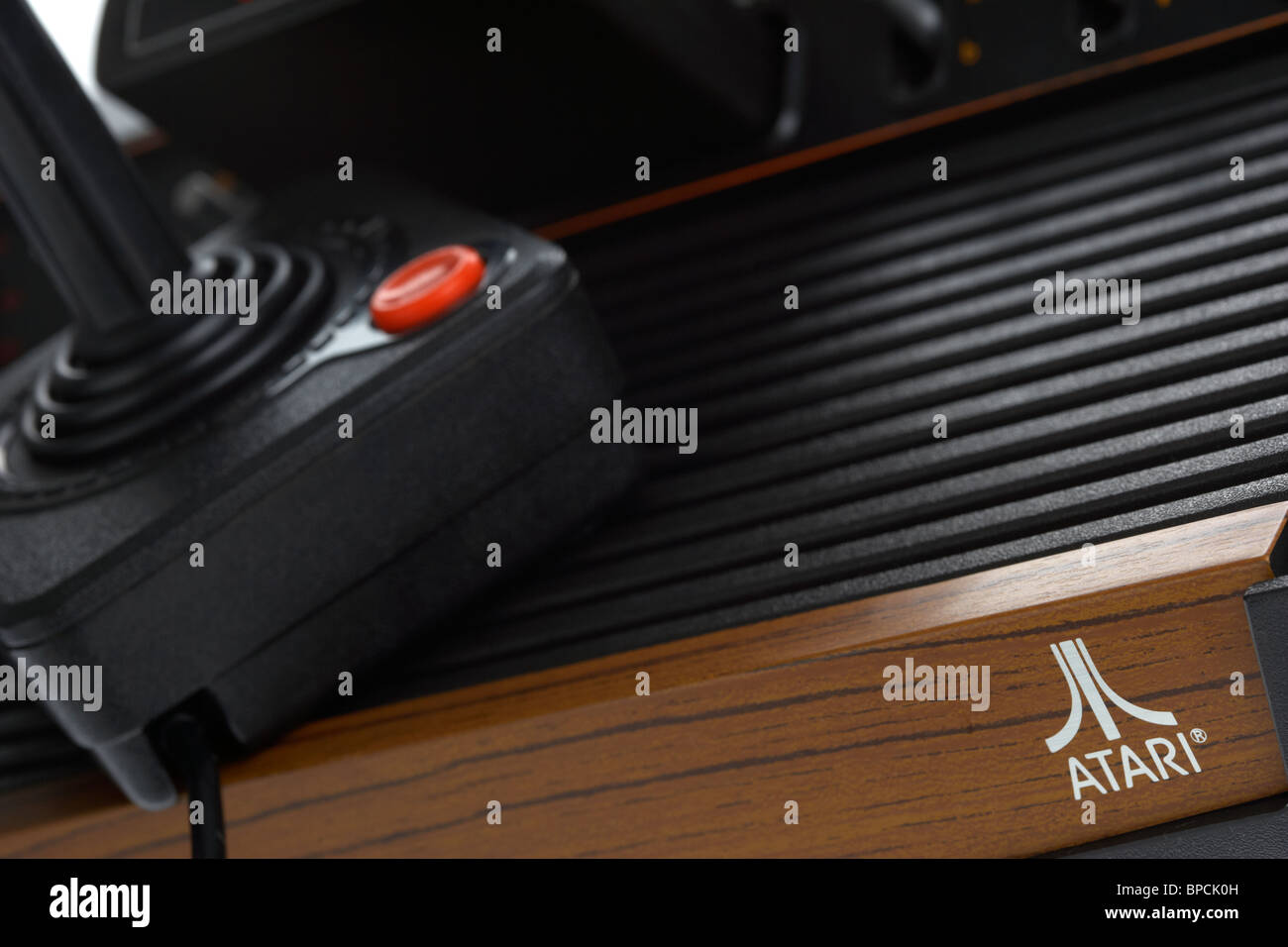 Retrò video elettronico originale gioco di Atari Vcs 2600 sei woodie interruttore e joystick Foto Stock