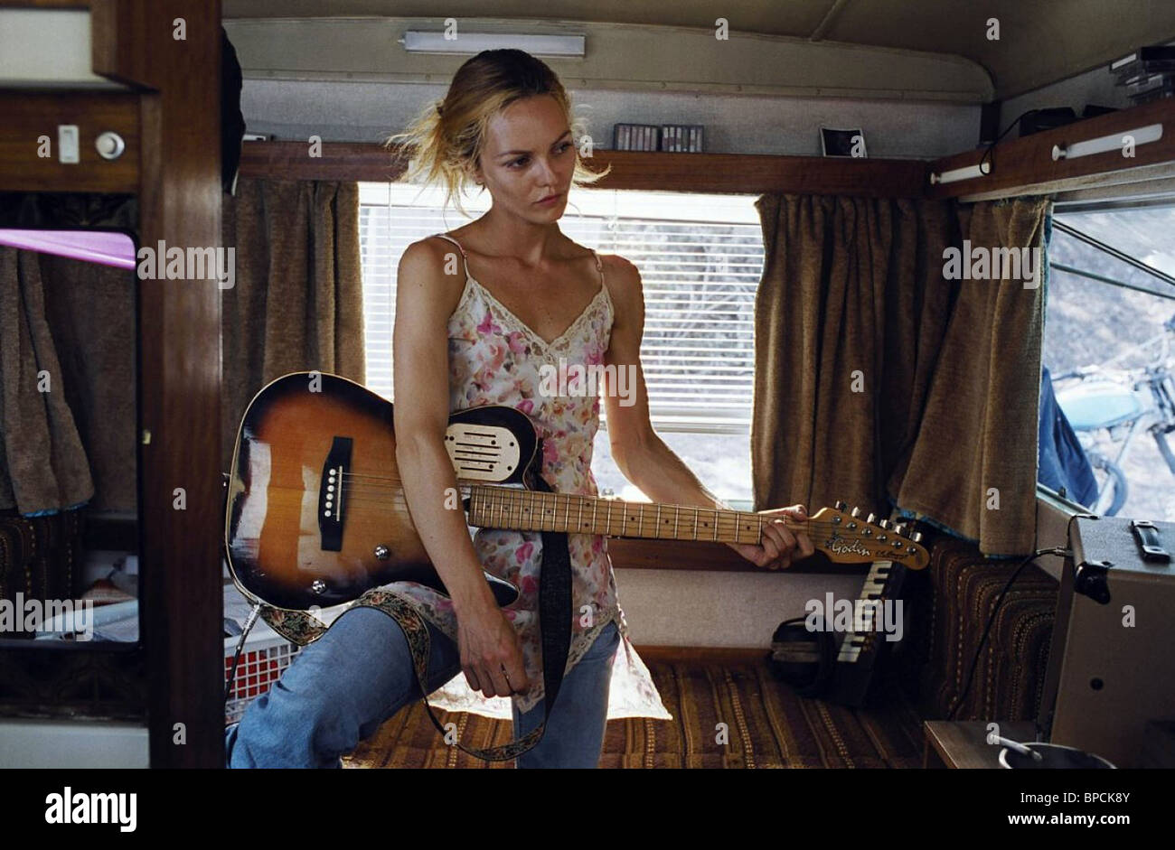 ATOMIK CIRCUS (2004) IL RITORNO DI JAMES battaglia (ALT) VANESSA PARADIS DIDIER POIRAUD (DIR), THIERRY POIRAUD (DIR) Foto Stock