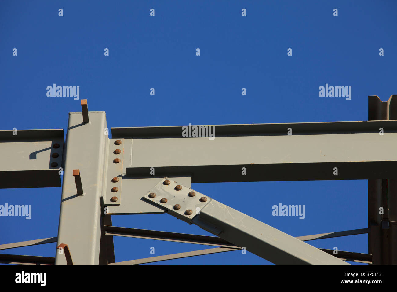 St. Albert, Alberta, Canada; telaio in acciaio di un edificio in costruzione Foto Stock