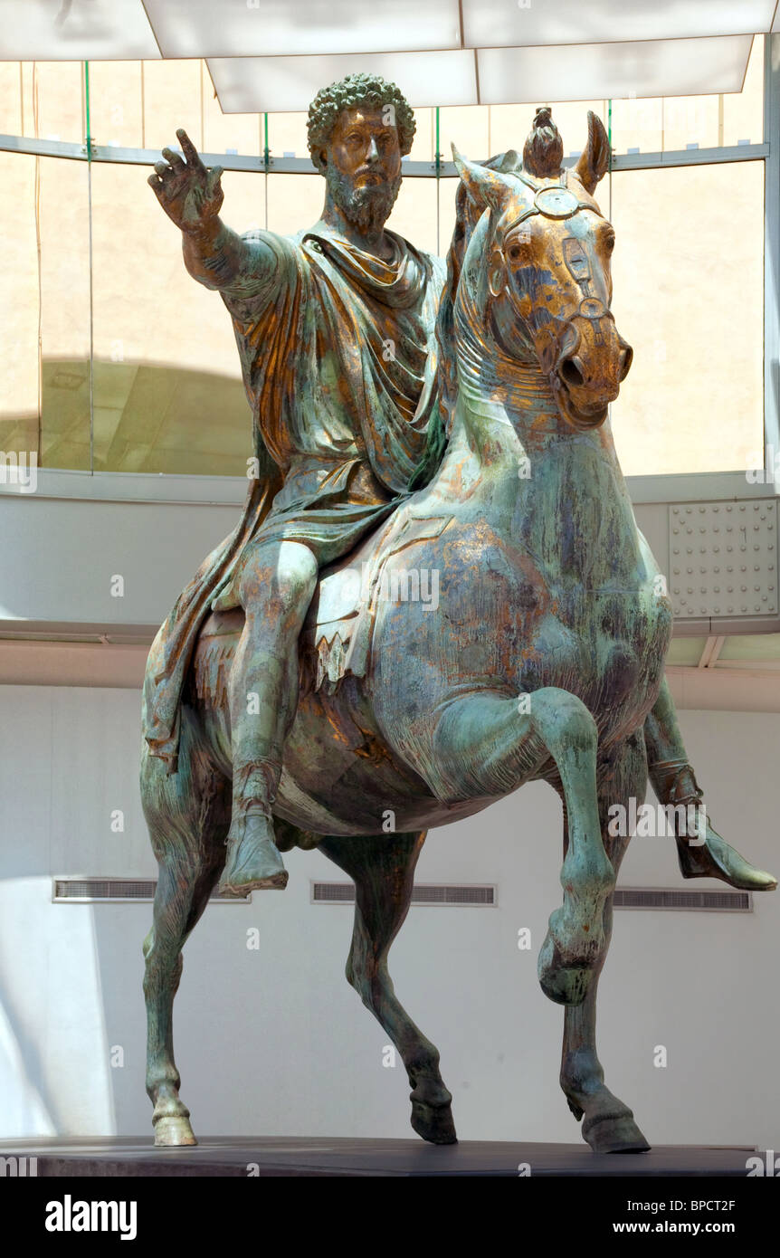 La statua equestre di Marco Aurelio è un antica statua romana in Campidoglio a Roma Italia Foto Stock