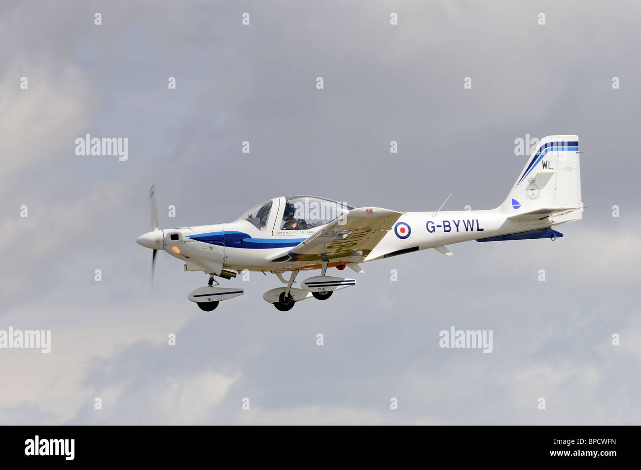 Grob Tutor T1 G-BYWL da n. 115(R) Squadron RAF Cranwell visualizza a 2010 Royal International Air Tattoo, Fairford Foto Stock